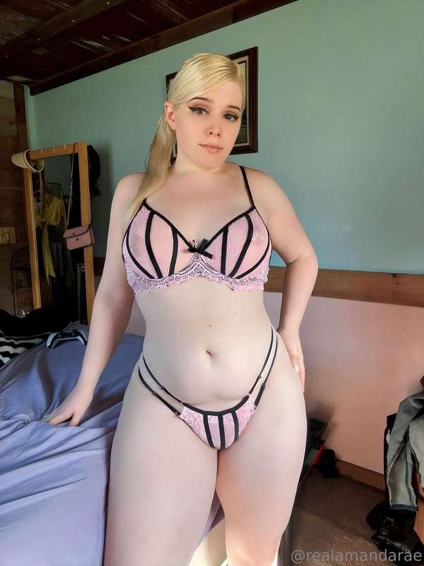 I hope you like curves in pink 😋