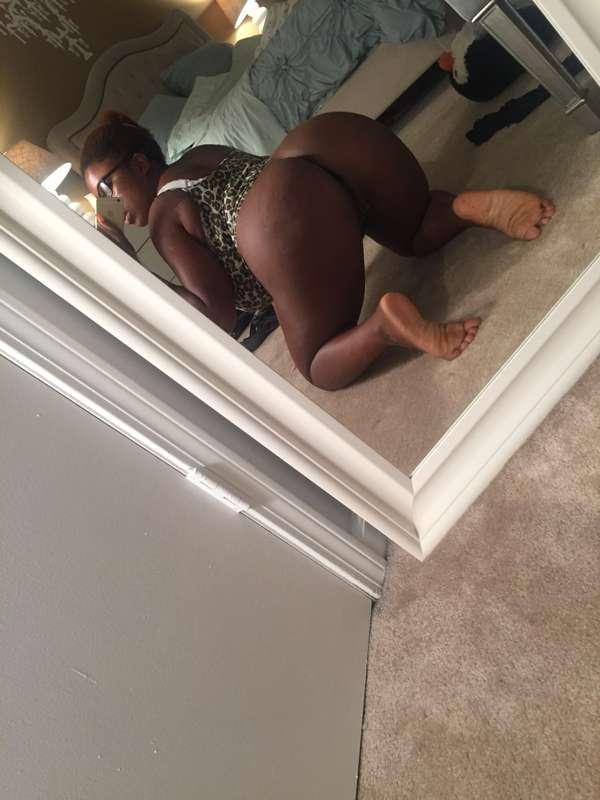 In position and ready for your 🍆 to fill my 🍑.