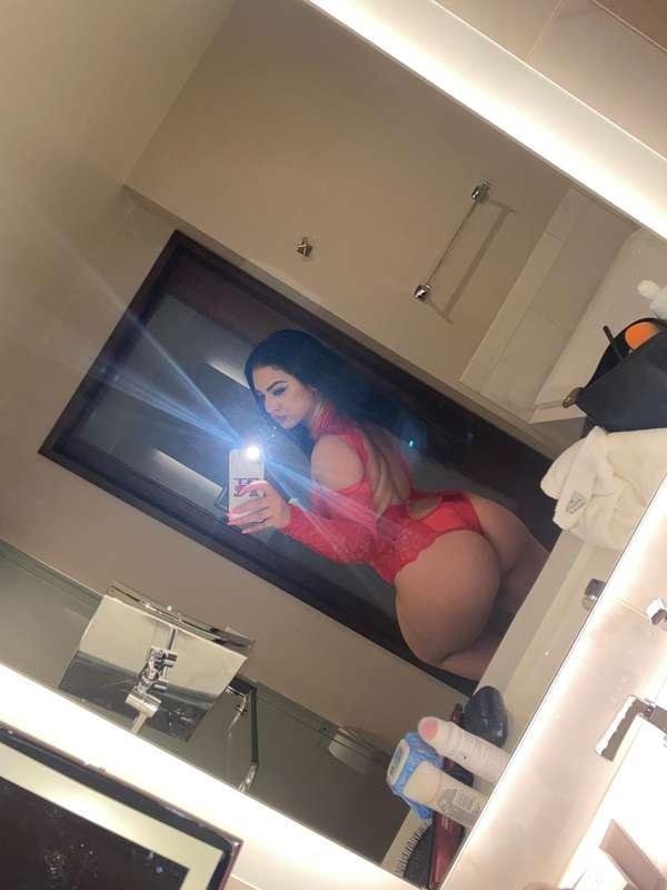 Message me “🌹” to see more red lingerie 😈