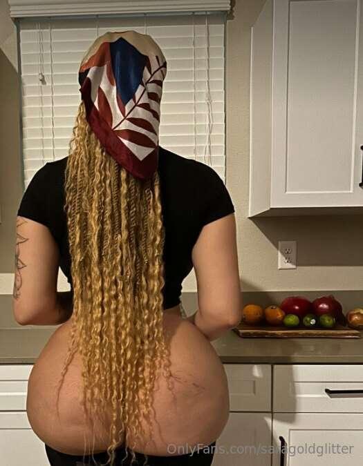 preparing your snacks 🍑