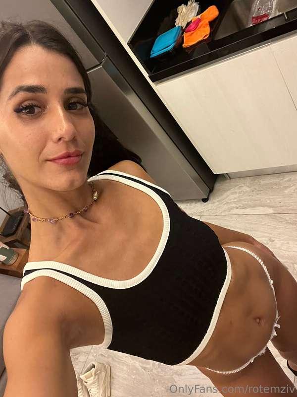 למה לעשות ארוחת ערב בבגדים כשאפשר בתחתונים? 😈