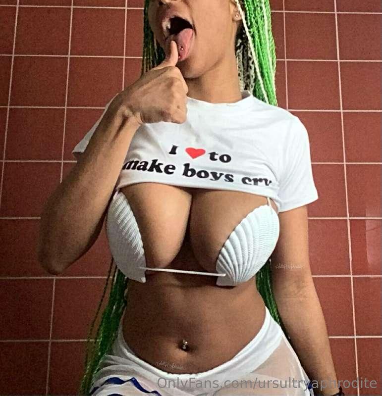 What’s better than dry titties ? Wet titties 😌 Of course my ..