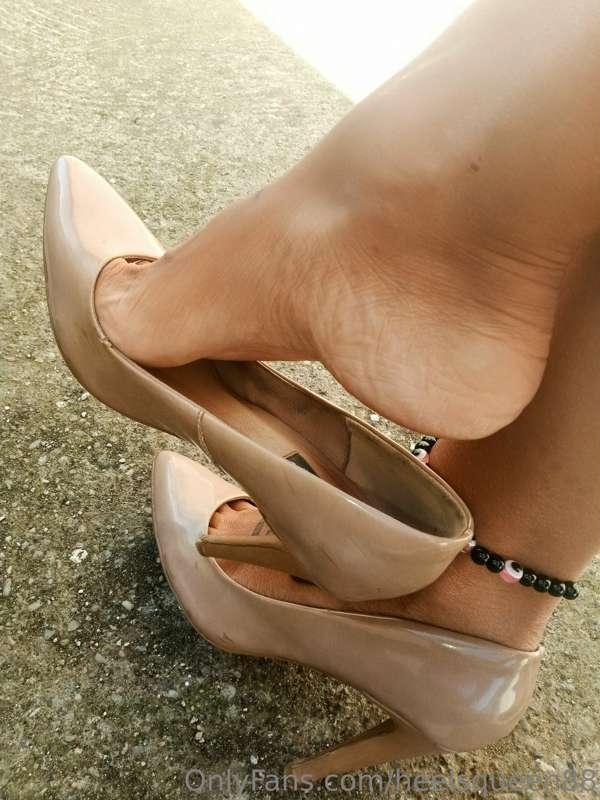🤍 playing with my heels 🤍