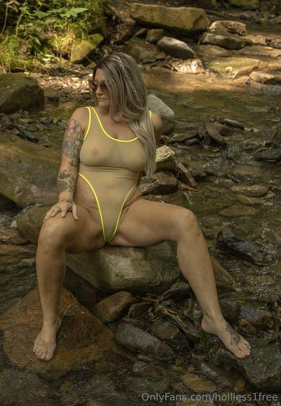holliess1free image #2