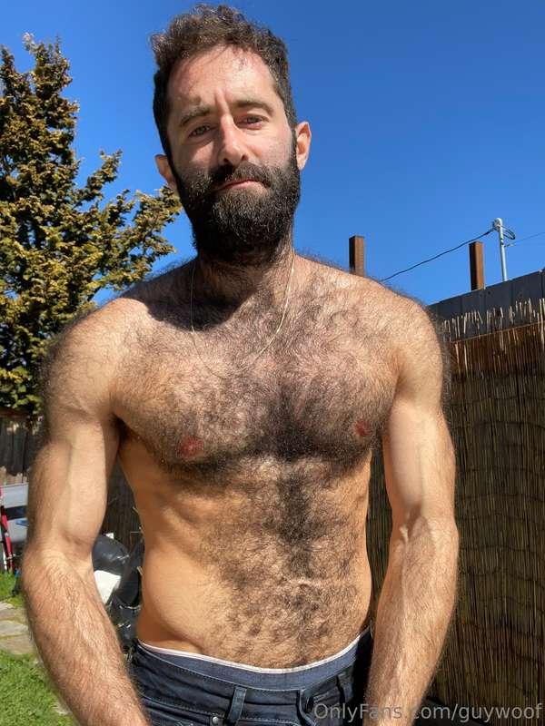 Your daily reminder to worship a hairy dude 💦