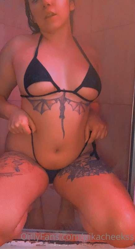 HAPPY TWOSDAY! Ya girl is live on twitch! Come join me the l..