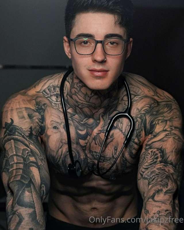 Come check out my naughty doctor content 😈👇
@Jakipz Onlyfans..