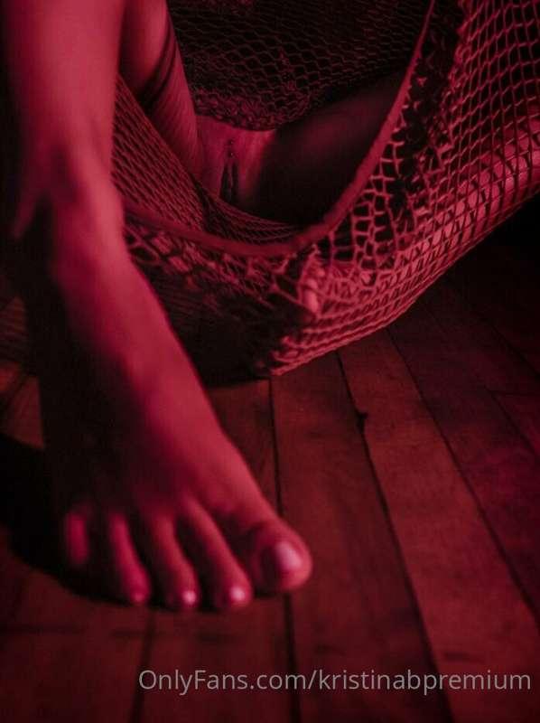 TIP me if you would tickle my little feet 🪶🫦