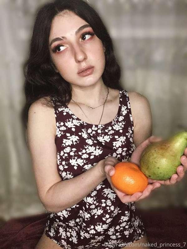 hold fruit and now feed me haha😝