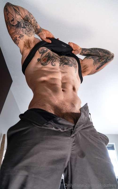 A little help over here 😳..? The EXPLICIT version 😈🔞👉 @Jakip..