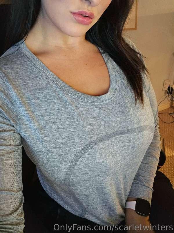 Would your hard dick fit nicely in between my perfect DDs 😈💦..