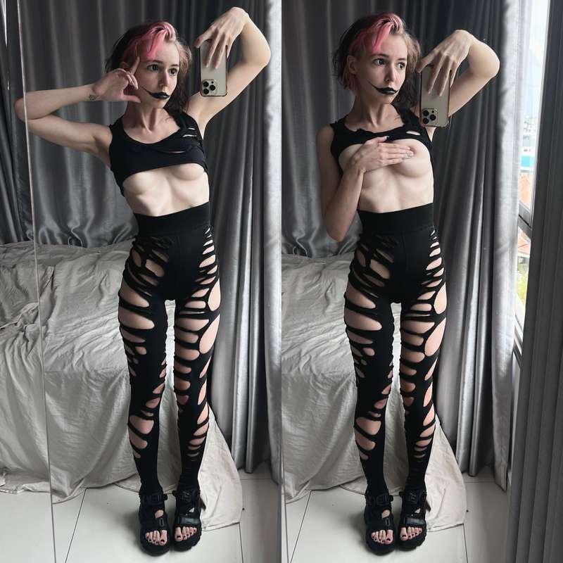 gothic clown, on-off series🖤

#fyp #clowngirl #clown #clownmakeup #freak #onoff #androgynous #goth #skinny