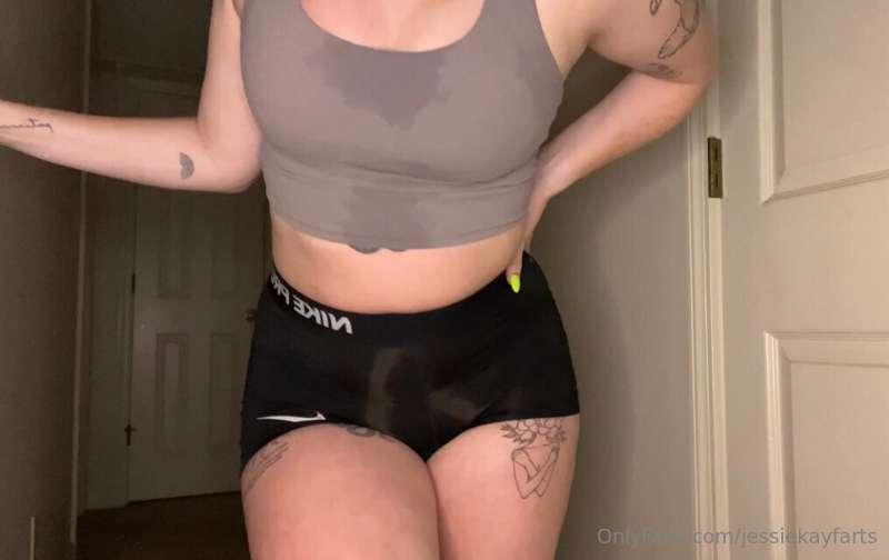 College Bully Smothers You With Farts!💨

POV: You run into t..