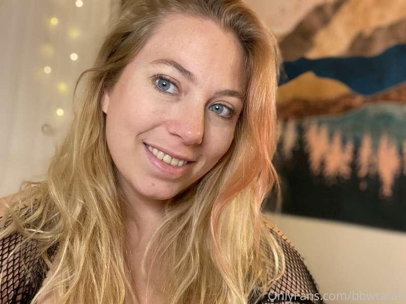 No makeup - fresh and clean 🧼 
My new room is so cozy 🥰
Blow..