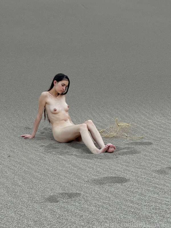 Nature's allure ignites my spirit ✨ you should join me 😉

#naturalbabe #topless #nipples