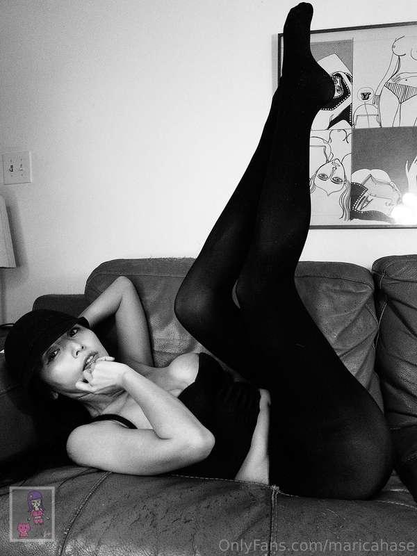 Tonight is about you, me, and my pantyhose🙈