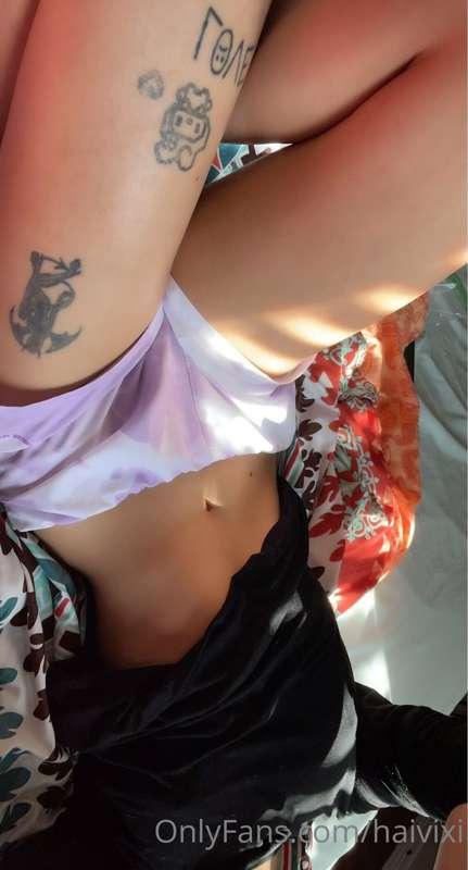 chilling i bed >.< wanna join me?