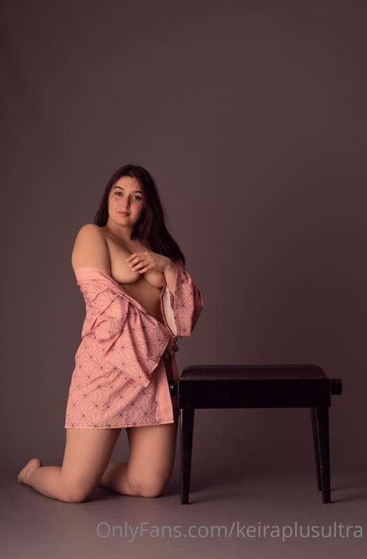 Buongiorno amorini🌸🍒
Volete che mi tolga il kimono?😏😏