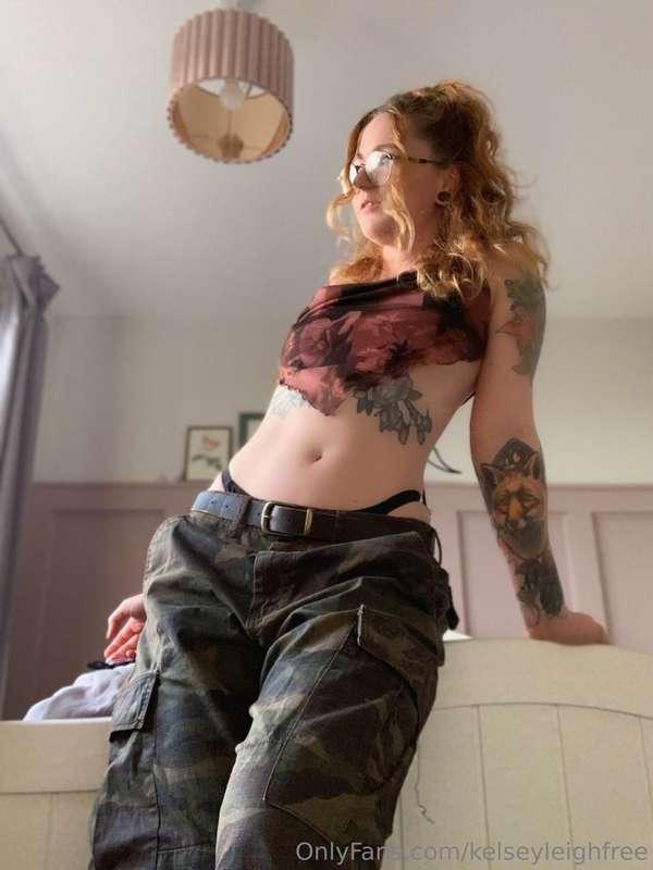 Looking out the window at @kelseyleigh 👈🏻 