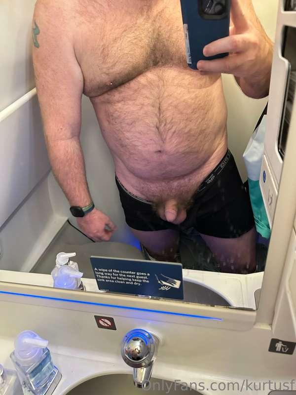 Since I’m known for my airplane selfies thought I’d take a c..