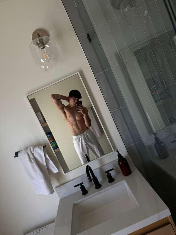 Happy hump day 😏 Guess who’s in the mood to celebrate?
