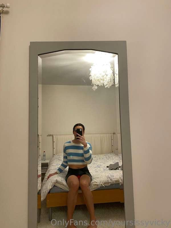 Imagine your « son » posting pictures like that, showing a l..