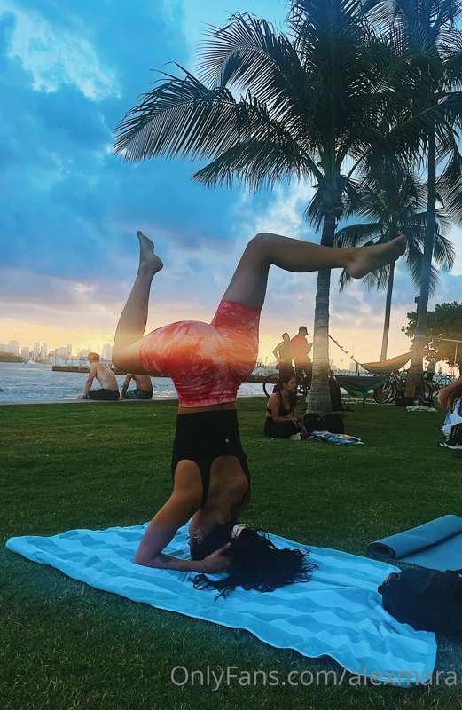 yoga girls fun the world 🧘🏻‍♀️ do you practice yoga? send me..