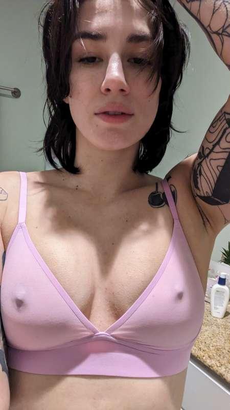 loving this pink bra 💕