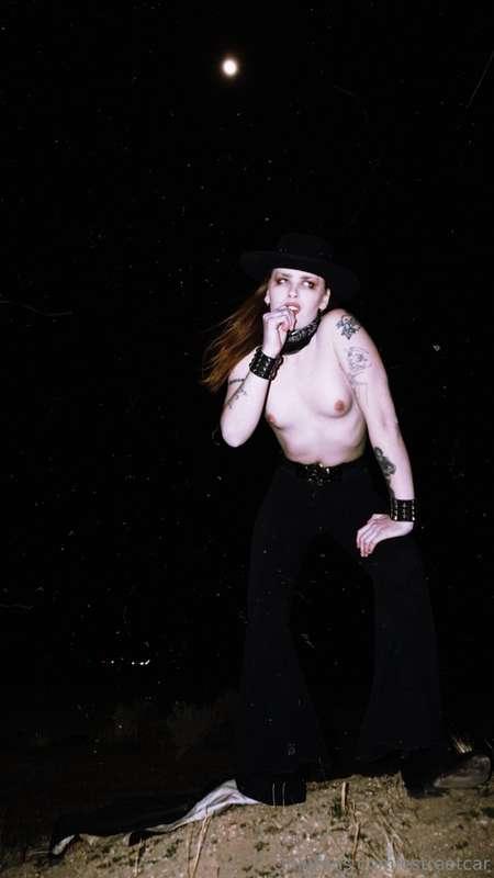 all the uncensored photos from my last shoot, what do you th..