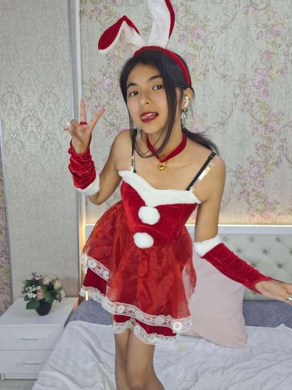 would you like to have a bunny like this?


#asian #teen #petite #smalltits #shy #tease #skirt #xmas #christmas #newyear