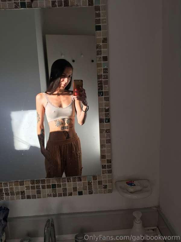 It was hard to get up today 🥲 I need some cuddles