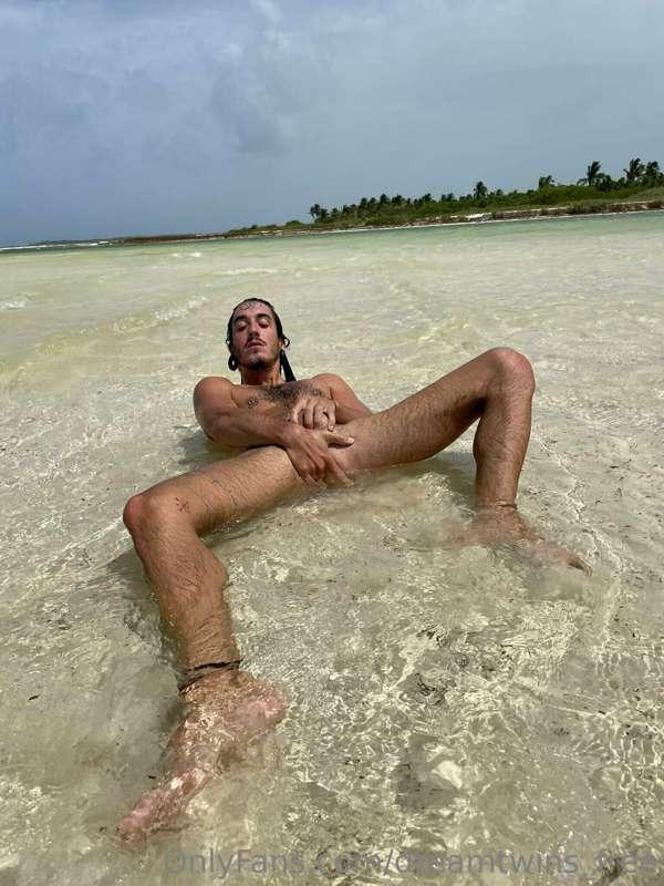 Do you prefer the beach or these bitches ahaha