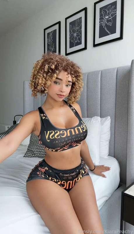 kiarapeachy image #1