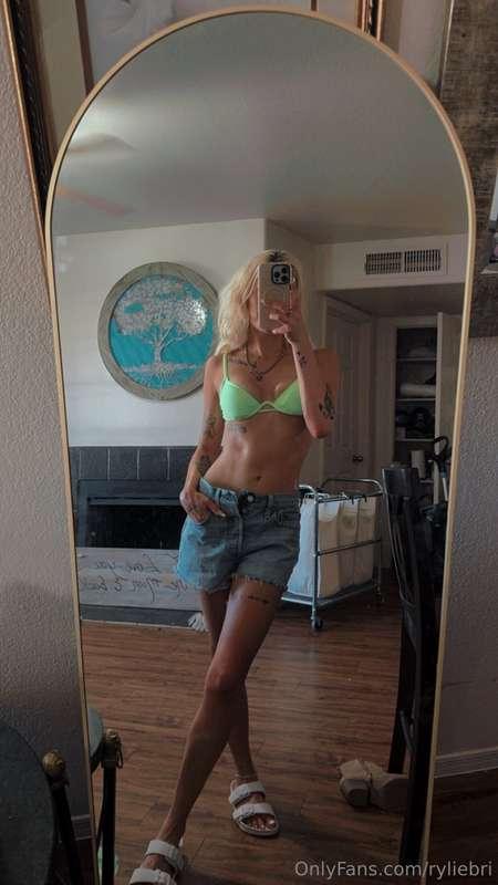 Oh, me? I’m doing just fine 💋