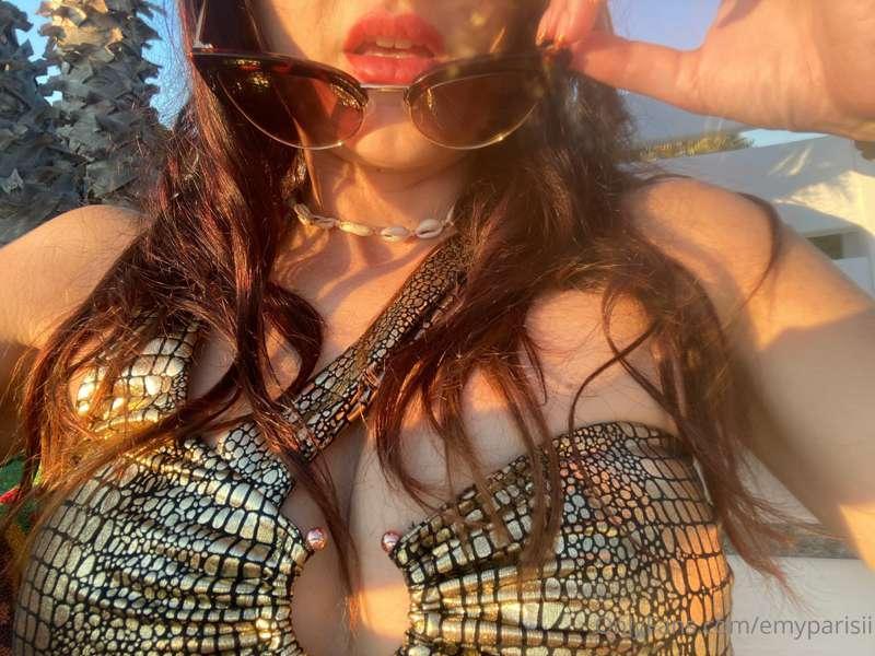 Holidays gold body