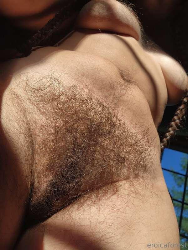 Swipe to see my hard nipples! 😍