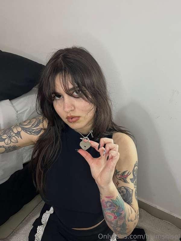 A tiny cage for a tiny worm.🔐🐛