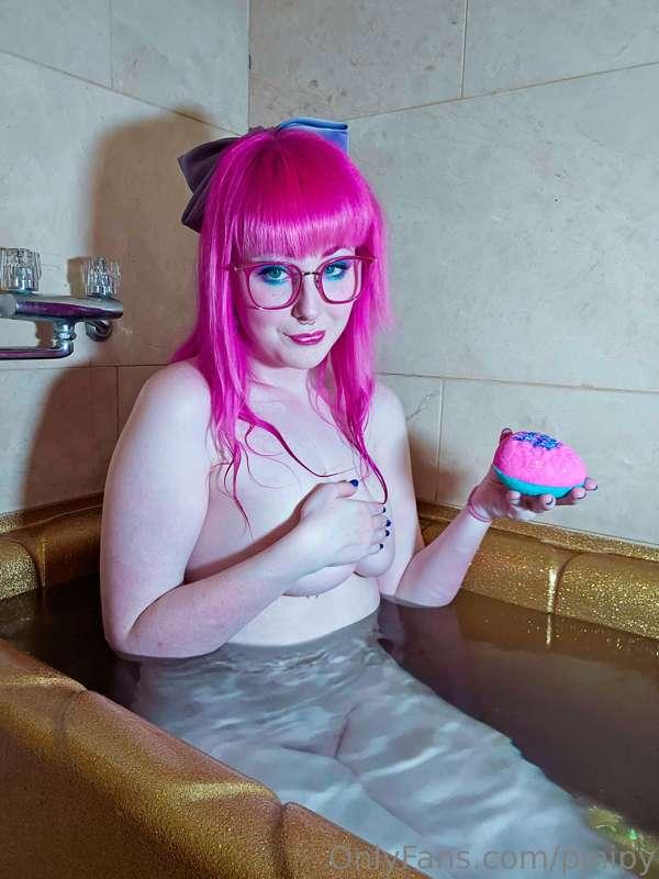 This bath bomb is beautiful. I wonder what kind of monster c..