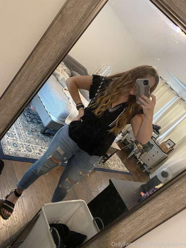 Happy Saturday! ☀️ Date night tonight and tomorrow I’ll be p..