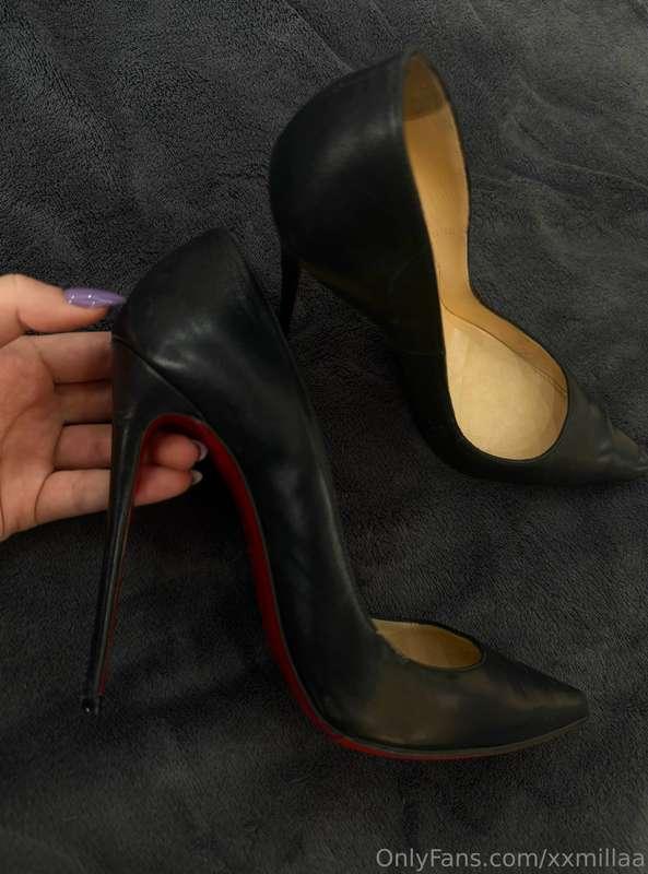 Choose your favorite shoes 👠 