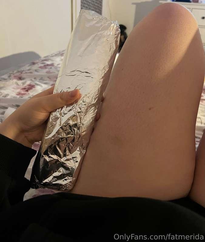 eating a kebab the size of my thigh and I feel like I'm eati..
