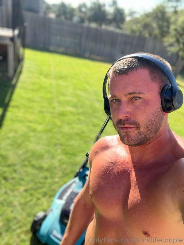 Fuck the pool boy what about fucking the sexiest gardener ar..