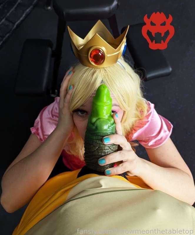 throwmeonthetabletop image #1