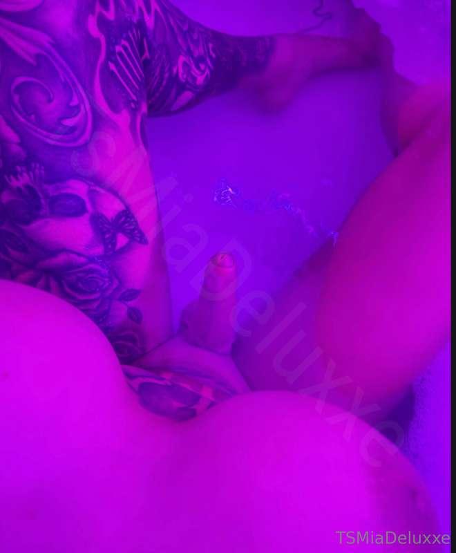 Liebe Grüße aus der Badewanne 🤤🤤 Na wer würde jetzt gerne ab..
