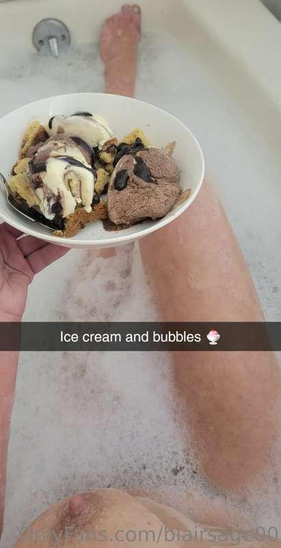 Ice cream and bubbles! The best combo! Definitely my happy p..