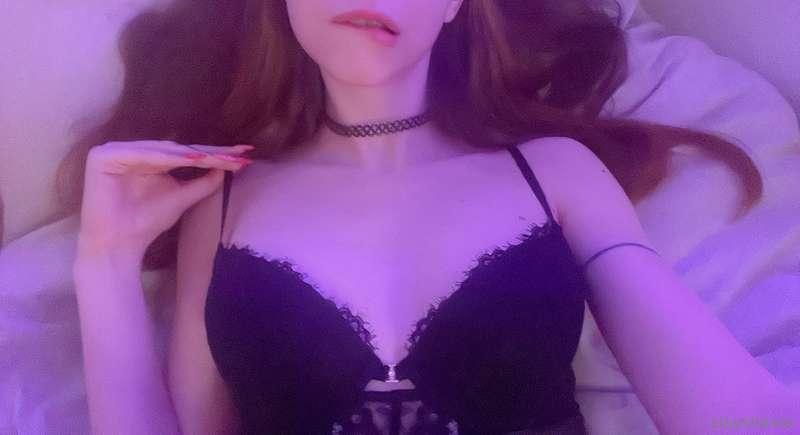 Always nice to take photos in gifted lingerie 🤍