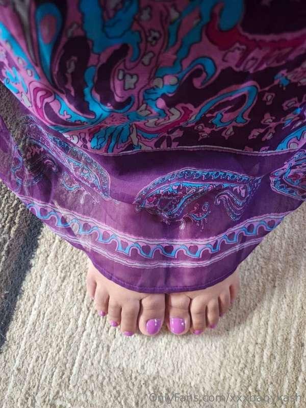 Getting lots of private dms about foot content ! 👣 would u l..