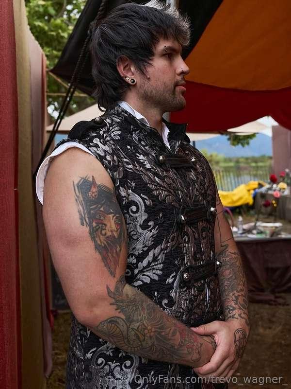 the right to bear arms...medieval arms 🤺