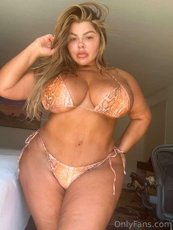 Let's go to the beach? 🥰