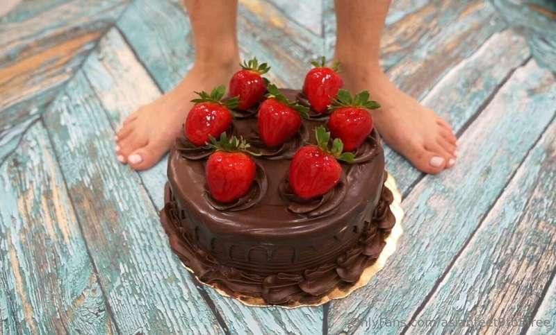 Crushing a whole cake! 

This video is included on my paid p..